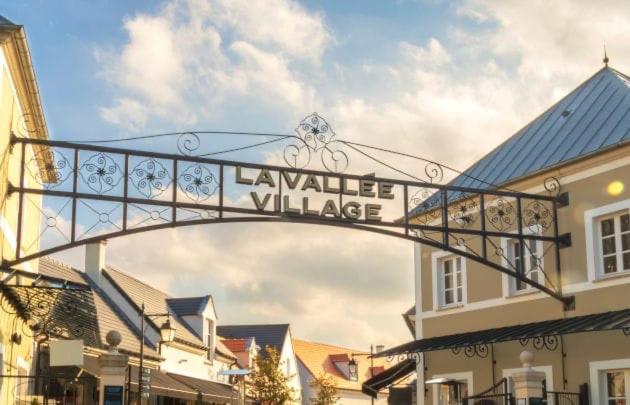 Victoria Near Disneyland Chessy (Seine-et-Marne)